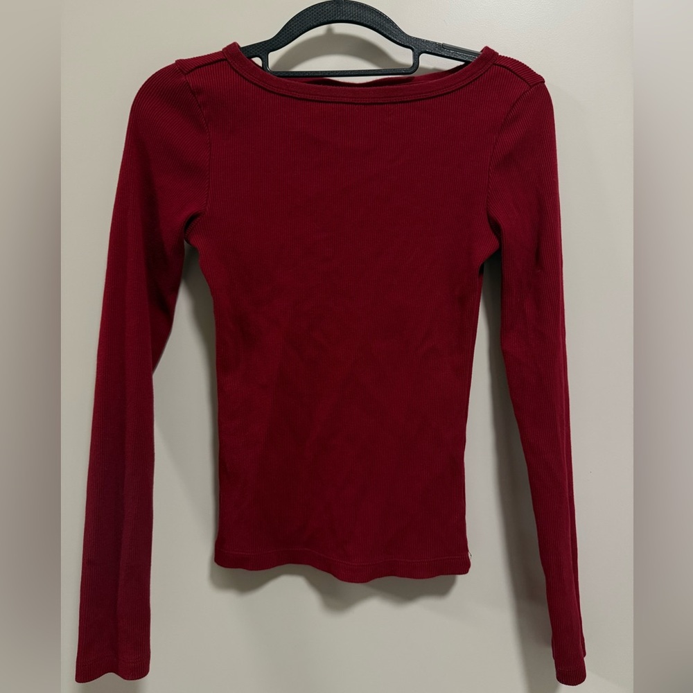 one of them basic target shirts. medium thickness.  xs fit
